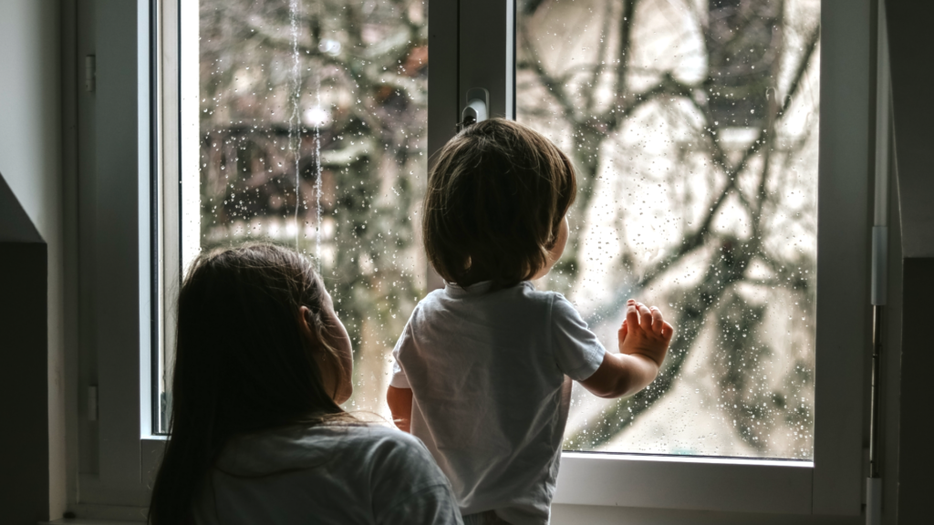 Sadepäivän tekemistä lapsille